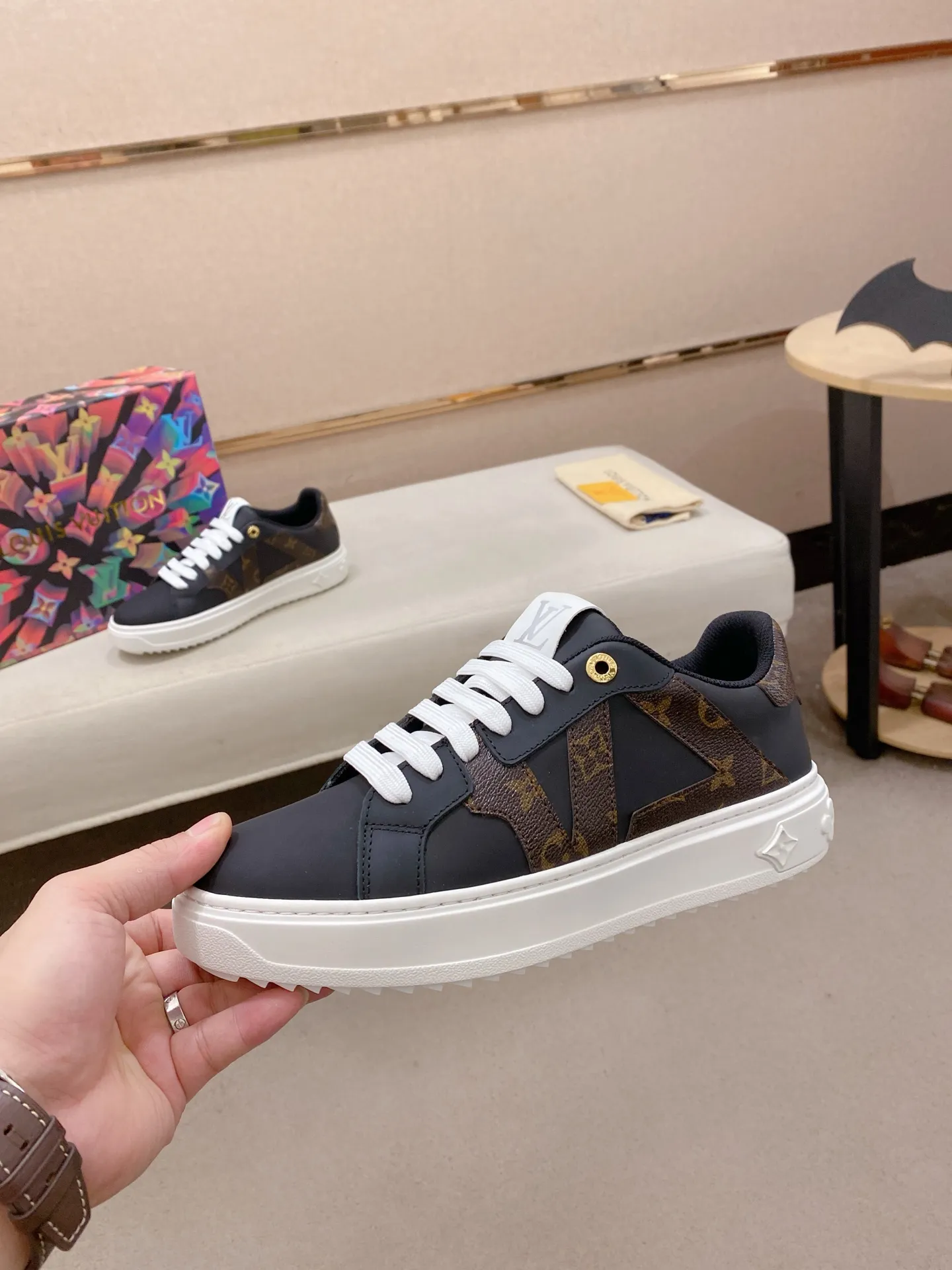 Men's shoes💰: 540💰(Niuli: full package) louis vuitton (Louis Vuitton/lv) top 🔍🔍 new models are on sale at the same time at the counter. The upper 🇮🇹 is imported from Italy, first-layer cowhide, and the lining is fully imported cowhide. 💪💪, completely 1⃣️ to 1 ⃣️Re-engraved🇮🇹💪💪, ⚠Sole: The original sole is specially provided by the original factory, the exclusive movable molded sole is super comfortable, ⚠The original factory follows the order, 🔍🔍high quality, you can enter and exit the counter at will, welcome to compare⚠. Code number:38-44